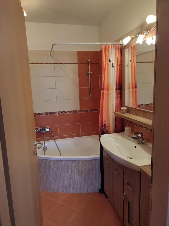 Larix Apartman Daire Sárvár Dış mekan fotoğraf